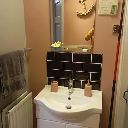 Cosy Cottage- Sleeps 4 Free Parking & Golf Nearby Buncrana