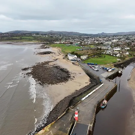 Cosy Cottage- Sleeps 4 Free Parking & Golf Nearby