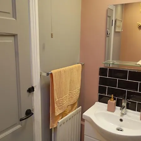 Feriehus Cosy Cottage- Sleeps 4 Free Parking & Golf Nearby Buncrana