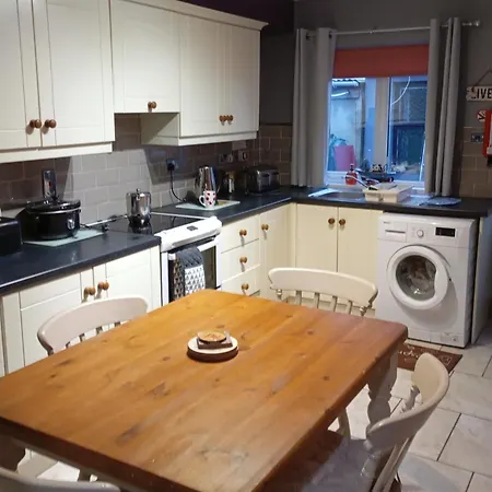 Holiday home Cosy Cottage- Sleeps 5 Free Parking & Golf Nearby