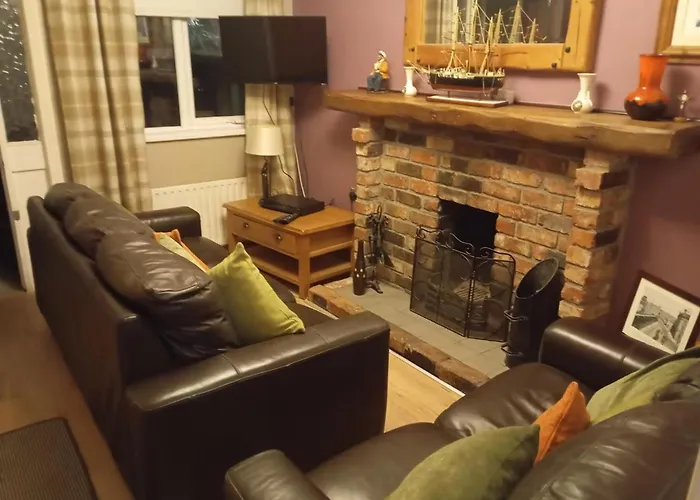 Cosy Cottage- Sleeps 4 Free Parking & Golf Nearby 別荘 *