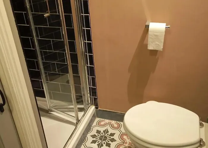 בית נופש Cosy Cottage- Sleeps 4 Free Parking & Golf Nearby בונקראנה