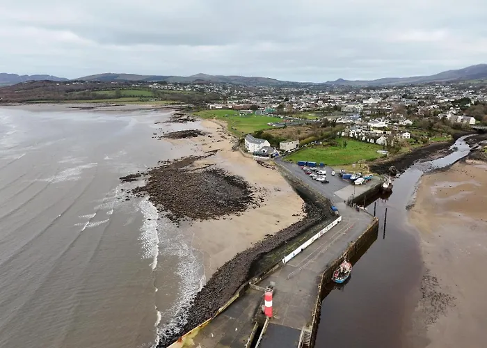 Cosy Cottage- Sleeps 4 Free Parking & Golf Nearby