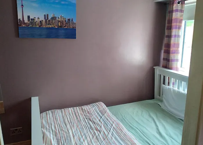 בית נופש Cosy Cottage- Sleeps 4 Free Parking & Golf Nearby