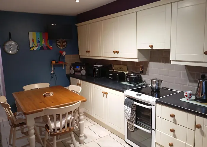 Cosy Cottage- Sleeps 4 Free Parking & Golf Nearby