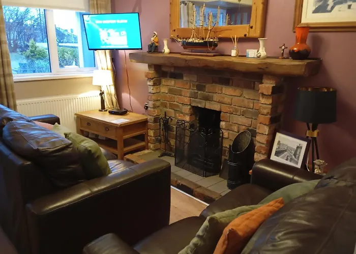 Cosy Cottage- Sleeps 4 Free Parking & Golf Nearby 別荘