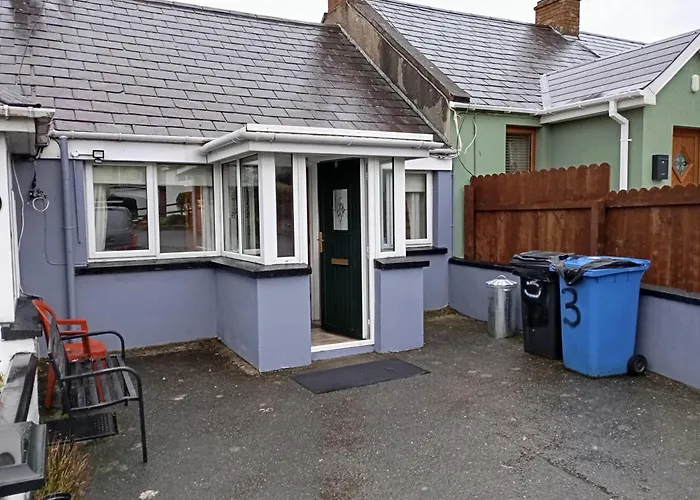 בית נופש Cosy Cottage- Sleeps 4 Free Parking & Golf Nearby