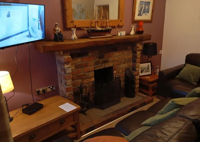 Cosy Cottage- Sleeps 4 Free Parking & Golf Nearby 別荘