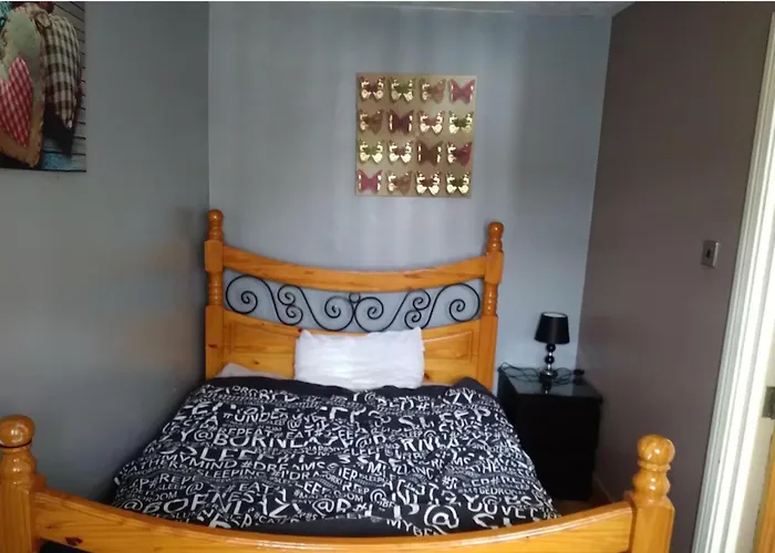 Cosy Cottage- Sleeps 4 Free Parking & Golf Nearby